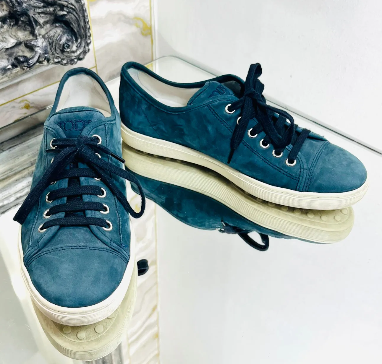 Tod’s Suede Sneakers. Size 39
