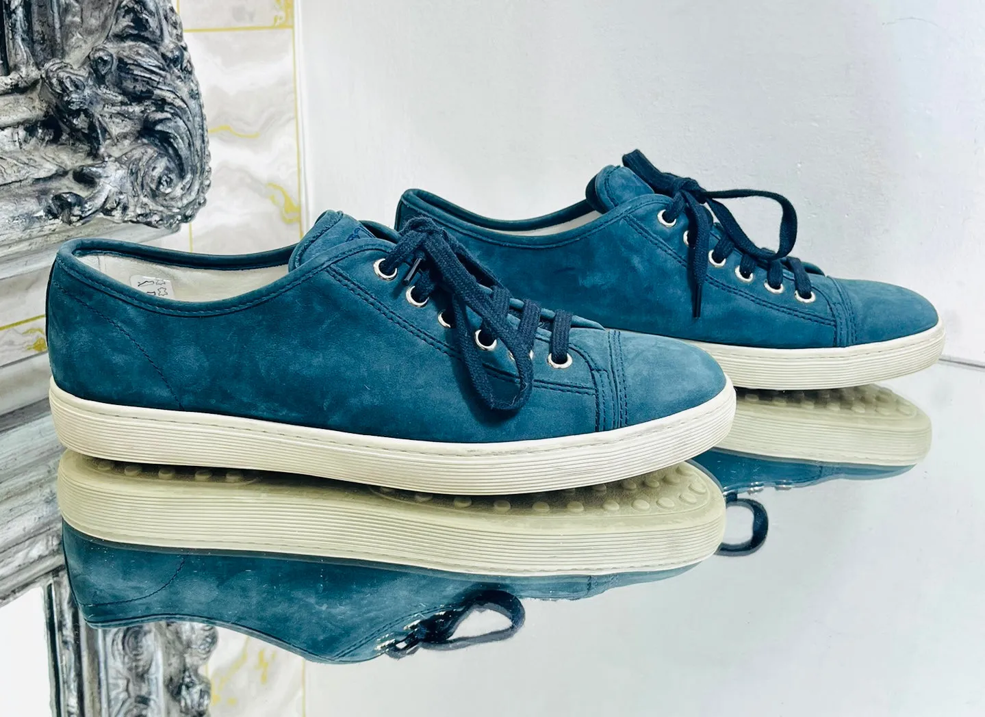 Tod’s Suede Sneakers. Size 39