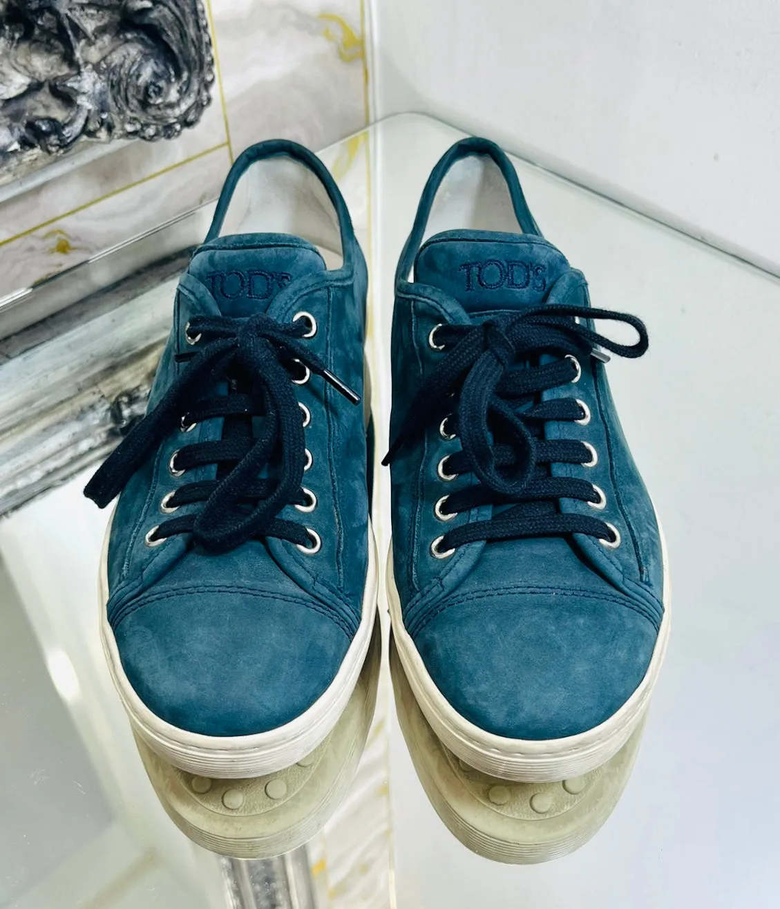 Tod’s Suede Sneakers. Size 39